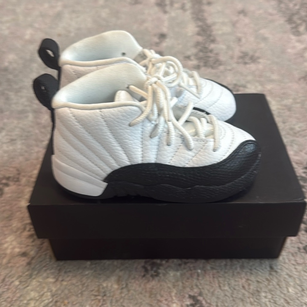 Jordan Toddler's 12 Retro White/Gym Red-Black 'Taxi Flip' (850000 162)